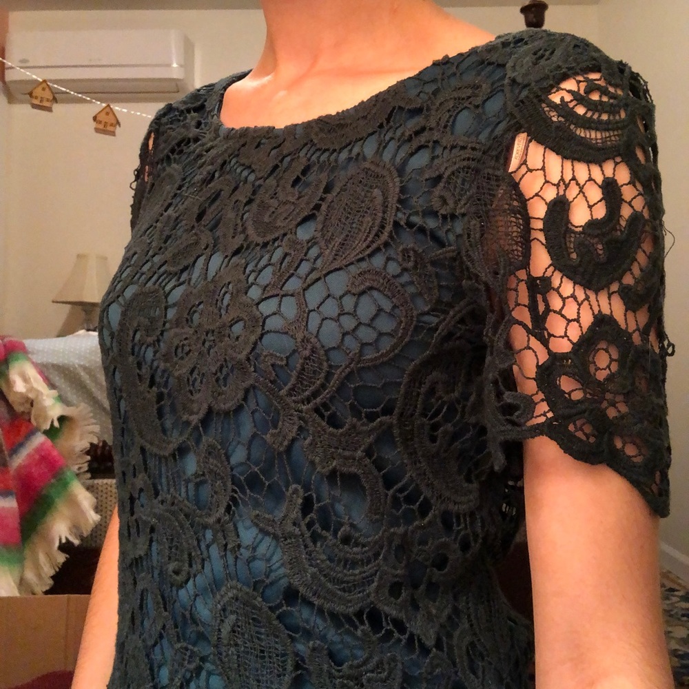 Forever 21 lace midi dress